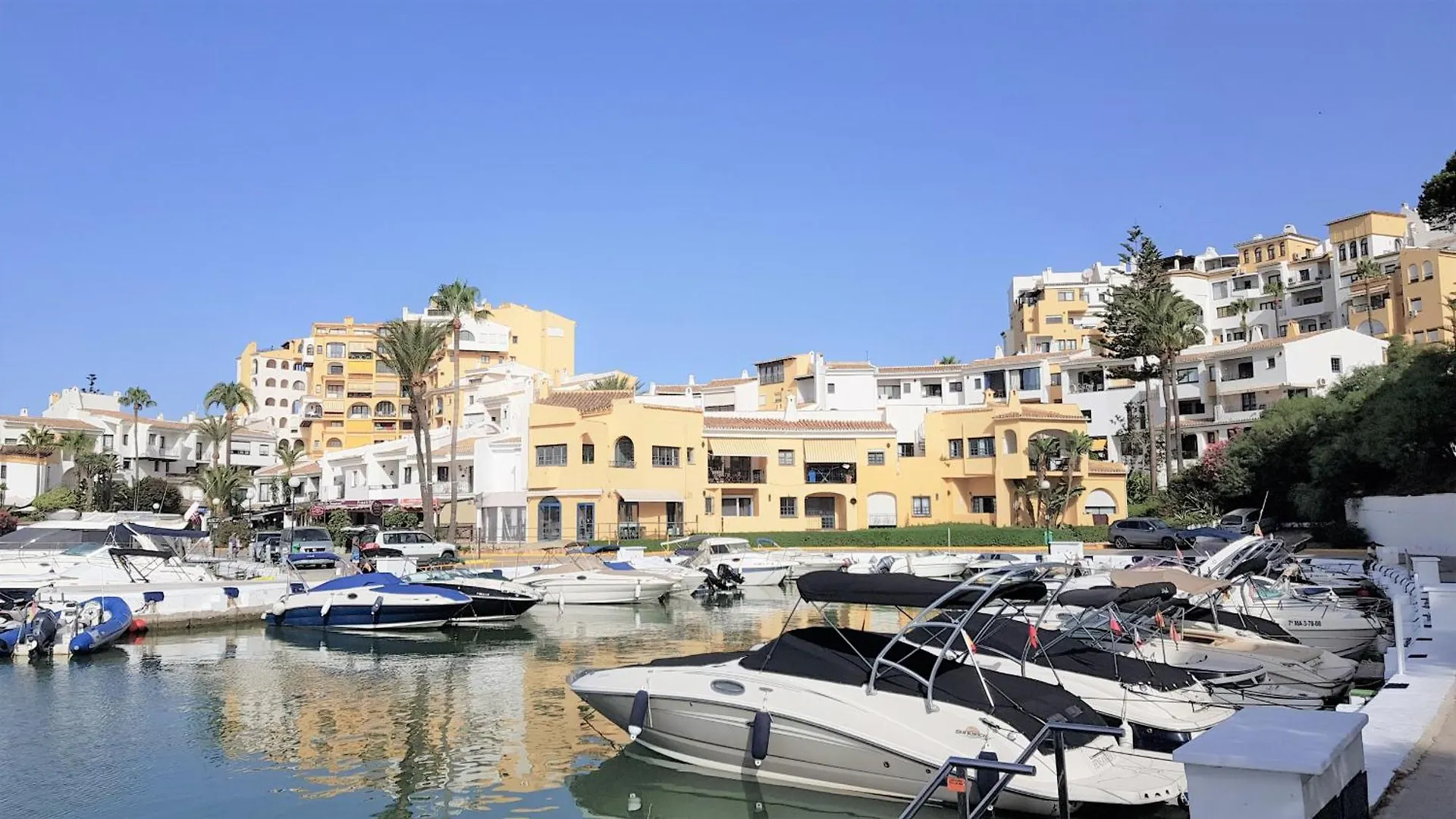 J51 Cabopino Apartment Marbella